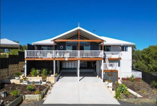 . LakeView Retreat, 3x2, pet friendly, sleeps 8, 4WD & fishing