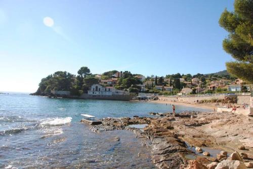 Coquet studio vue mer et place privée 10mn mer - Location saisonnière - Carqueiranne