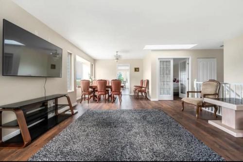 Share Home Luxury 4-BD with 2 Private Bathrooms in Pitt Meadows, Canada
