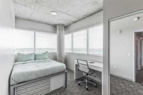 Stylish 3BR Urban Retreat with Downtown Views and Pool in Iowa City, USA