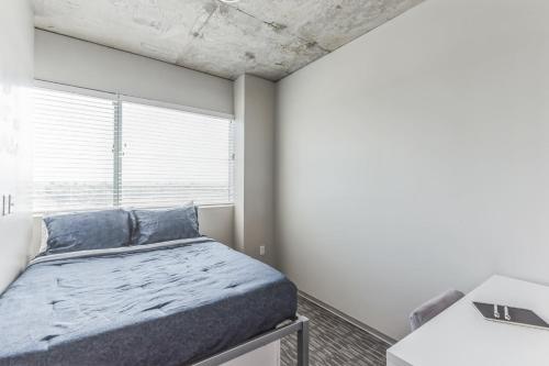 Stylish 3BR Urban Retreat with Downtown Views and Pool in Iowa City, USA