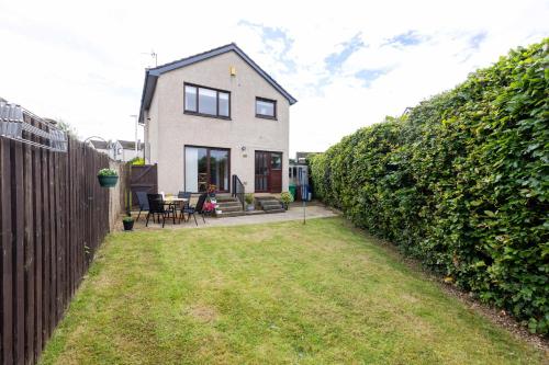 Зовнішній вигляд готелю, 20 mins to Edinburgh 3 bedroom detached family house Wi-Fi Parking in Інверкейсінг
