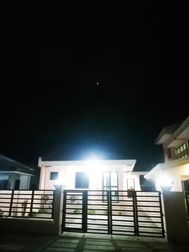 Exterior view, B Guest House Room Rentals in San Fernando