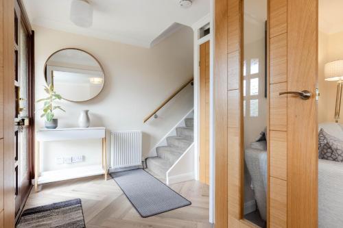 Вхід, 20 mins to Edinburgh 3 bedroom detached family house Wi-Fi Parking in Інверкейсінг