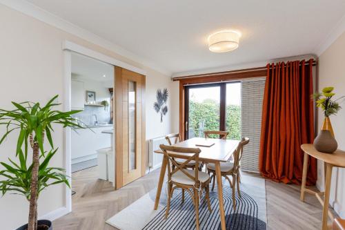 Зручності, 20 mins to Edinburgh 3 bedroom detached family house Wi-Fi Parking in Інверкейсінг