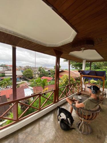 balcon/terrasse, EVERGREEN LODGE in Padang
