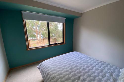 Fully fenced, wrap around decks, water on 3 sides