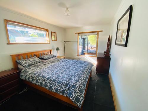 Fully fenced, wrap around decks, water on 3 sides