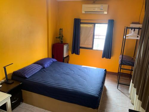 Private room with AC and fan, near Rajapruek Park near Chiang Mai Night Szafari