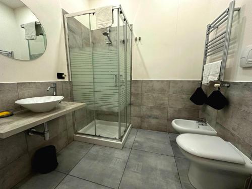 Deluxe Double Room with Balcony image 5