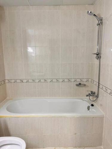 One bed room and 2 bathroom One bed room and 2 bathroom