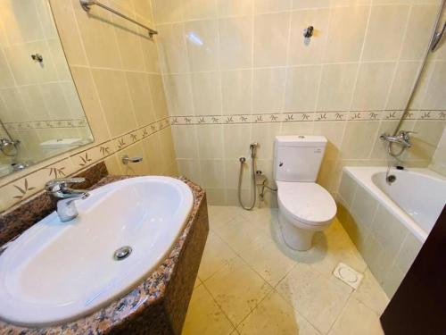 One bed room and 2 bathroom One bed room and 2 bathroom