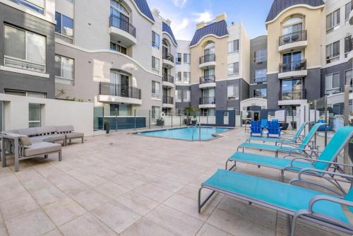 Lafortezza By Devecchio Stay 2BD 2BA Pool and Gym in Los Angeles, USA