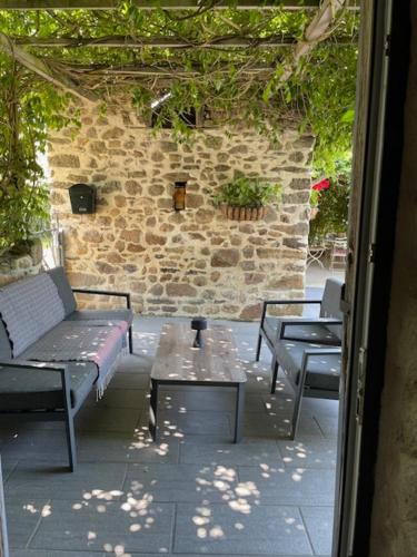 Iekārtas, Lime Tree Farmhouse in Saint-Saud-Lacoussiere