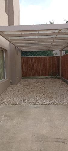 Dúplex para 5 - Patio Privado Parrilla y Cochera - image 3