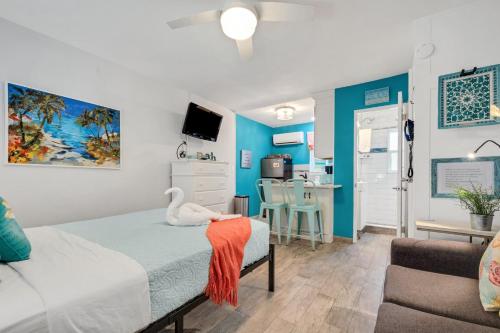 Tropic Terrace Suite #54 - Beachfront Resort in St Pete Beach, USA