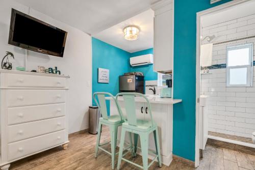 Tropic Terrace Suite #54 - Beachfront Resort in St Pete Beach, USA