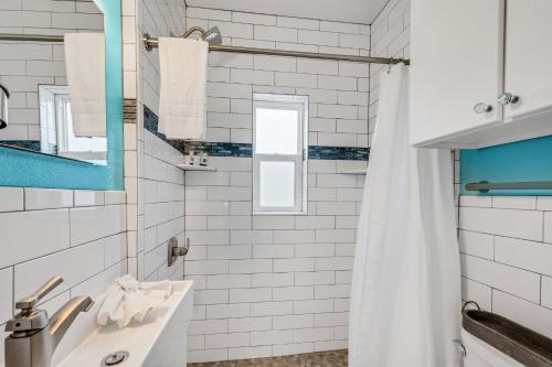 Tropic Terrace Suite #54 - Beachfront Resort in St Pete Beach, USA