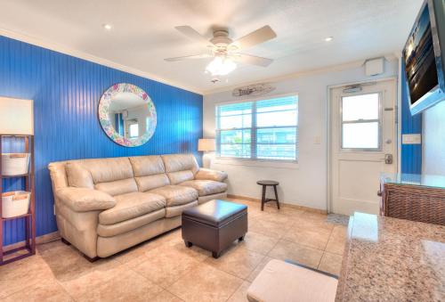 Tropic Terrace Suite #51 - Beachfront Resort in St Pete Beach, USA