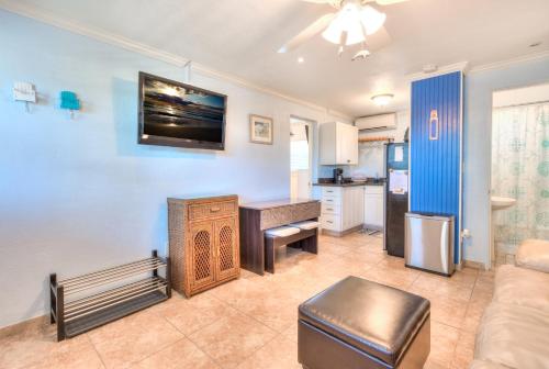 Tropic Terrace Suite #51 - Beachfront Resort in St Pete Beach, USA