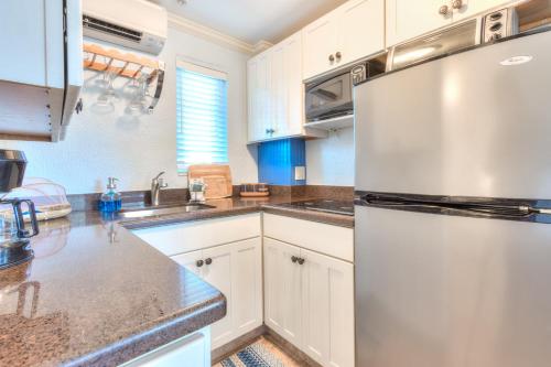 Tropic Terrace Suite #51 - Beachfront Resort in St Pete Beach, USA