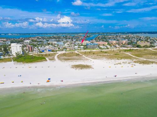 Tropic Terrace Suite #48 - Beachfront Resort in St Pete Beach, USA