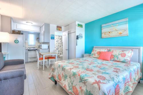 Tropic Terrace Suite #56 - Beachfront Resort in St Pete Beach, USA