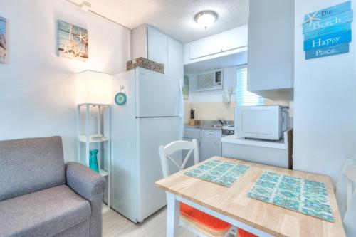 Tropic Terrace Suite #56 - Beachfront Resort in St Pete Beach, USA
