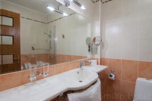 Komilfo Hotel - image 11