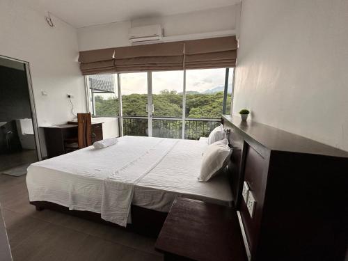 Double Room with Mountain View image 8