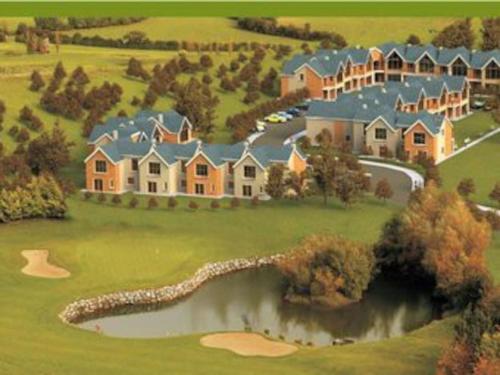 3 Bedroom House 03 In Famous Esker Hills Golf Resort in 塔拉莫爾