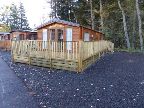 Lewis Lodge - Accommodation - Glendevon