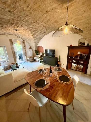 Charmante maison de village au pied du Lùberon gîte à louer Cabrières-d'Aigues