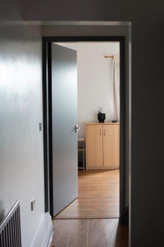 Well-equipped 4 Bedroom House close to City Centre, Лидс (фото 8)