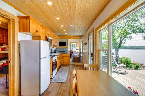 Lake Hubert Cabin with Private Deck and Boat Dock in Nisswa, USA