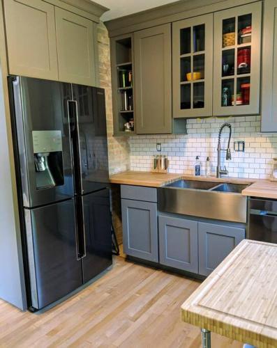 Modern 1920s Bungalow 5 mins from Lambeau Field! in Green Bay, USA