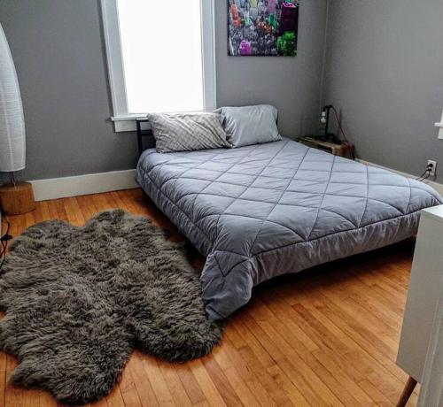 Modern 1920s Bungalow 5 mins from Lambeau Field! in Green Bay, USA