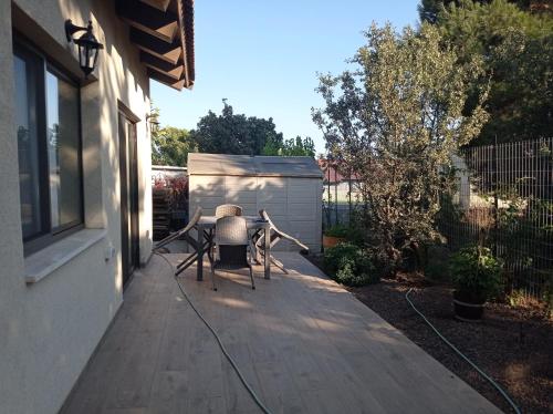 花園, דצ'א - Дача - Dacha in 南特拉維夫