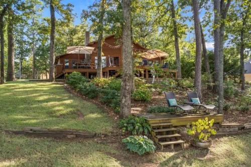 . Lakefront Cottage- late summer price decrease!