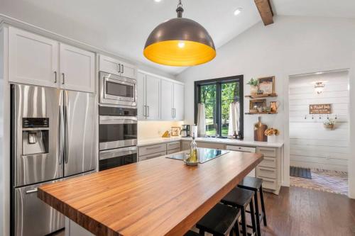 Lakefront Cottage- late summer price decrease! in Pittsburg (TX)