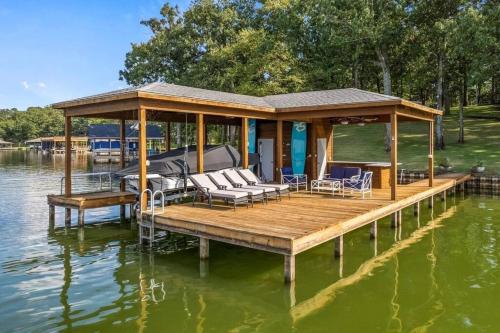 Lakefront Cottage- late summer price decrease! in Pittsburg (TX)