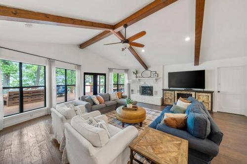 Lakefront Cottage- late summer price decrease! in Pittsburg (TX)