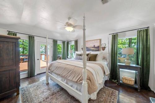 Lakefront Cottage- late summer price decrease! in Pittsburg (TX)