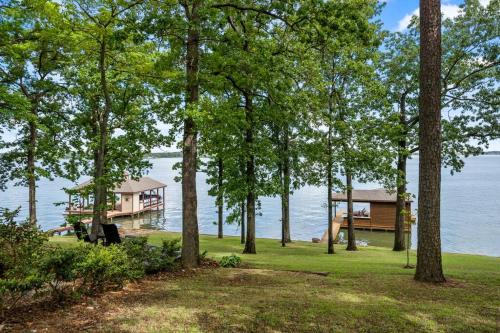Lakefront Cottage- late summer price decrease! in Pittsburg (TX)