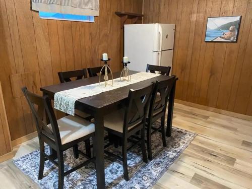 Létesítmények, Peaceful and Heavenly Private Water Front Cottage on 100 Acres of Scenic Beauty- Trent Lakes in Trent Lakes (ON)