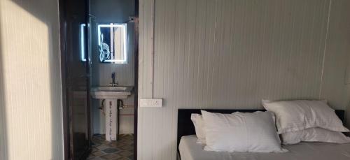 Yashraj Cottage and Cafe