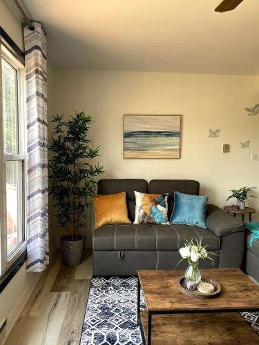 Peaceful and Heavenly Private Water Front Cottage on 100 Acres of Scenic Beauty- Trent Lakes in Trent Lakes (ON)