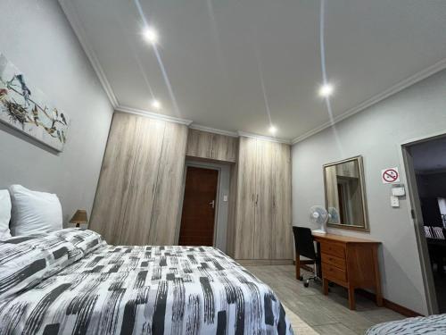 Deluxe Family Suite image 9