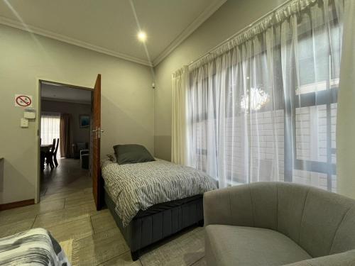 Deluxe Family Suite image 4