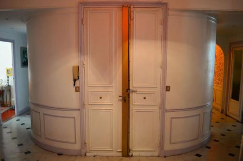 Grand T5 bourgeois Canebiere, Marseille (fotografie 9)